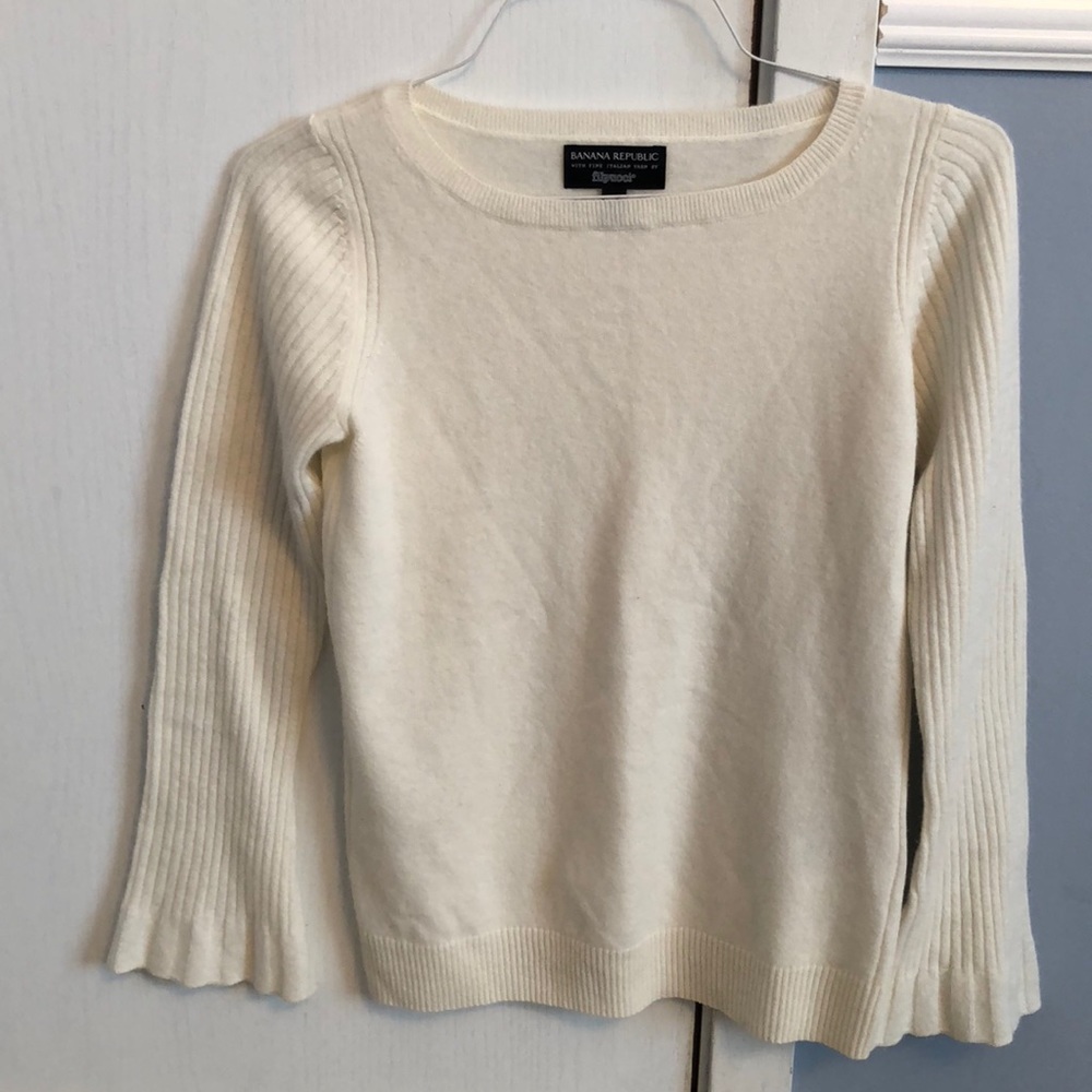 BANANA REPUBLIC CREME SWEATER